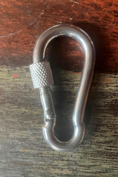 Karabinerhaken mit Sicherung